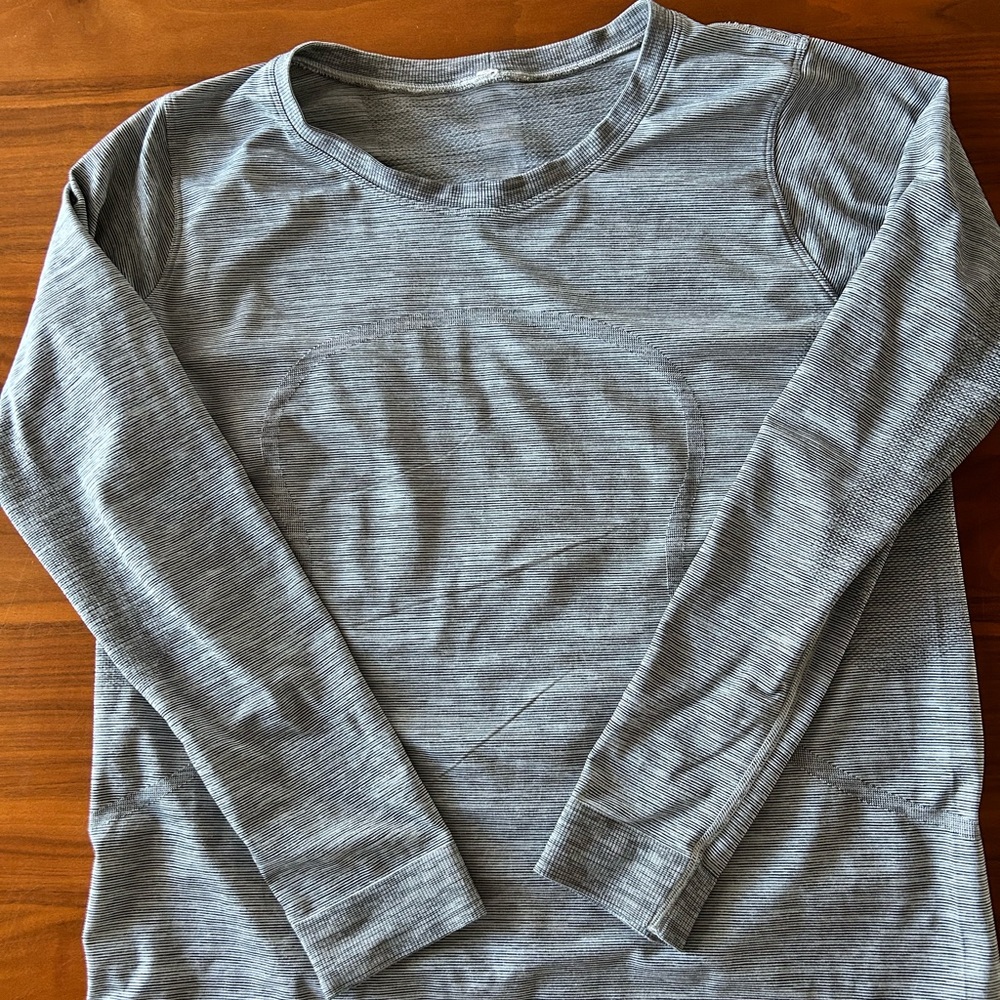 Lululemon performance gray long sleeve top